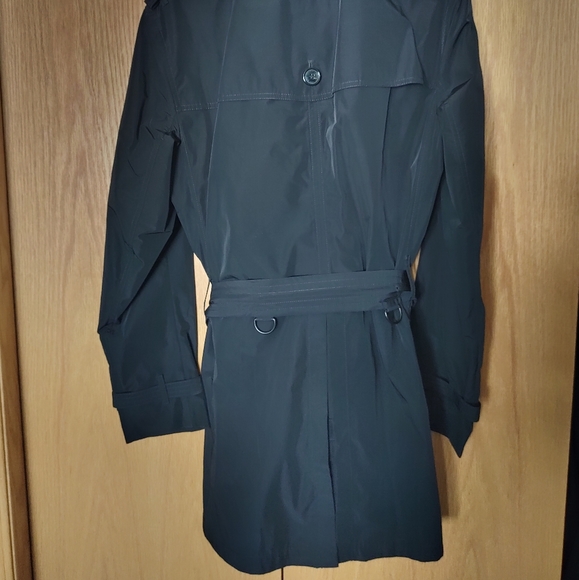 BURBERRY Waterproof Trench Coat - Picture 5 of 7